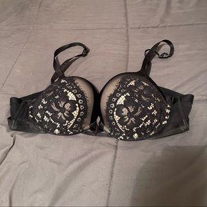Victoria’s Secret Very Sexy push-up bra